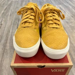 Old Skool platform animal skin vans